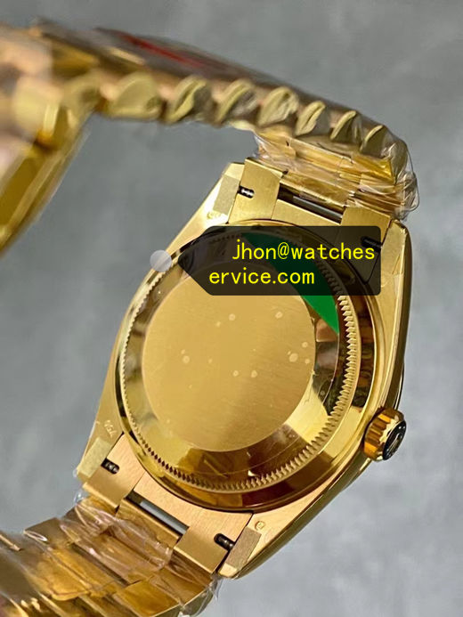 yellow gold case